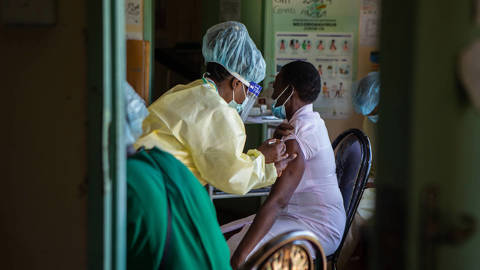 brown76_Tafadzwa UfumeliGetty Images_africacovidvaccine