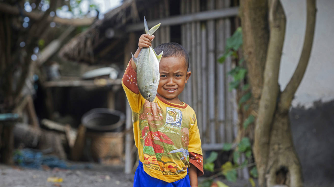 op_hanna1_ArterraUniversalImagesGroupviaGettyImages_childholdingfish