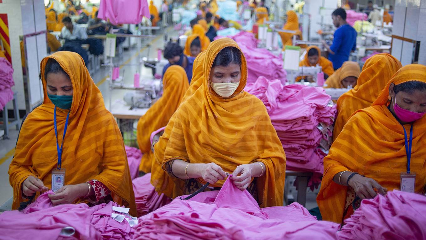 benglish1_Ziaul Haque OisharjhSOPA ImagesLightRocket via Getty Images_bangladeshgarmentfactoryworkerwomen