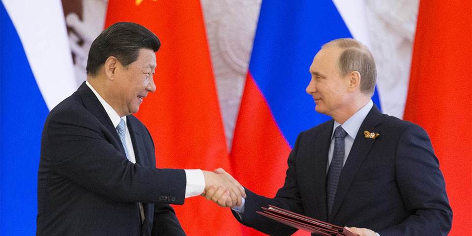 Переговоры в китае. Дипломатия японии. Китайская дипломатическая служба. Дипломатический подарок китаю. Японец с дипломатом.