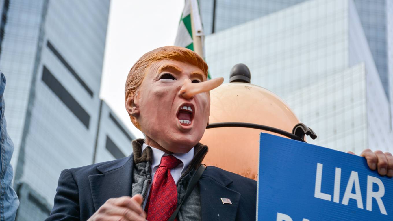 op_mueller2_post_truth_Angel_Zayas_Pacific_Press_LightRocket_Getty_Images
