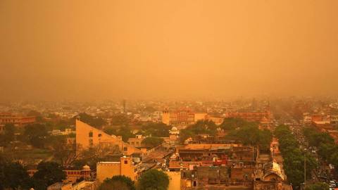 acemoglu31_Vishal BhatnagarNurPhoto via Getty Images_smokepollution