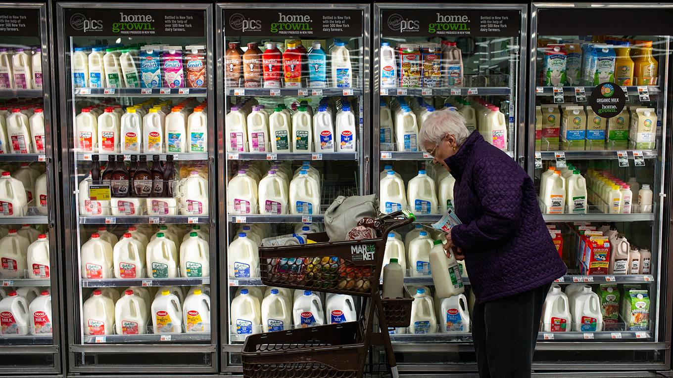 smit2_Robert NickelsbergGetty Images_womangroceryshopping