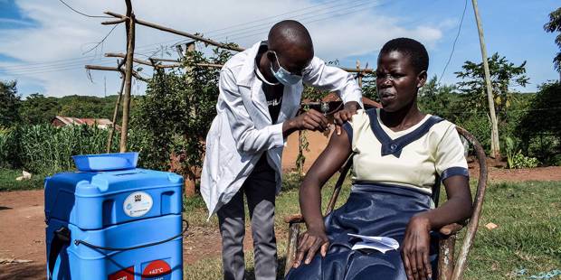 tjohnson1_BRIAN ONGOROAFP via Getty Images_africacovidvaccine
