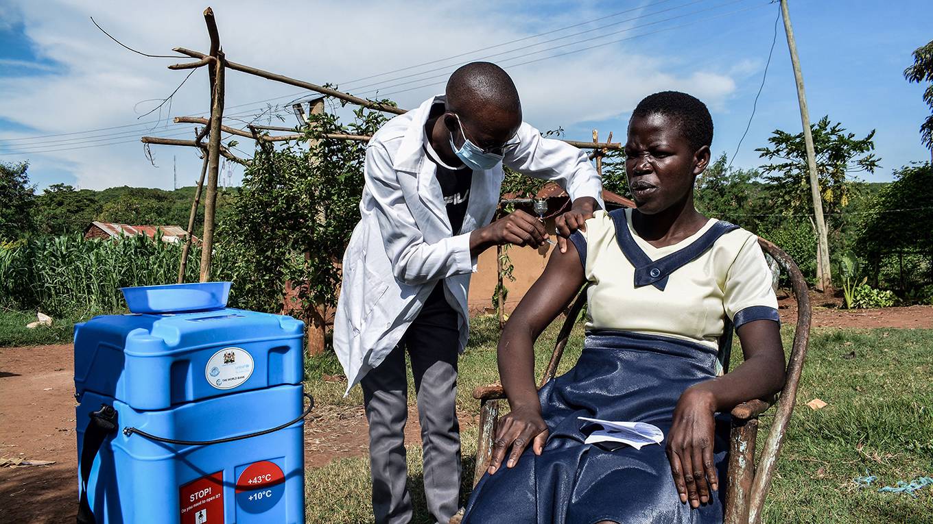tjohnson1_BRIAN ONGOROAFP via Getty Images_africacovidvaccine