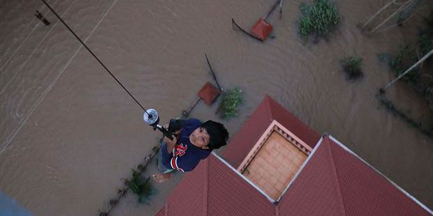 boy airlifted flood india