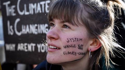 acemoglu12_FABRICE COFFRINIAFP via Getty Images_climateprotestgirlstudent