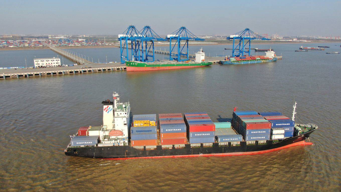 jin22_ Feature ChinaBarcroft Media via Getty Images_china shipping