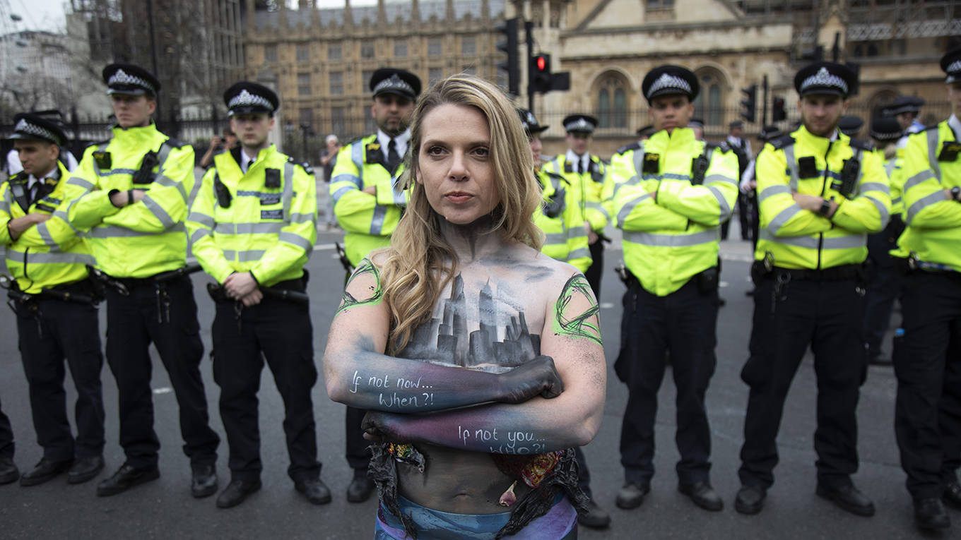 turner59_Mike KempIn Pictures via Getty Images_extinctionrebellionbodypaint