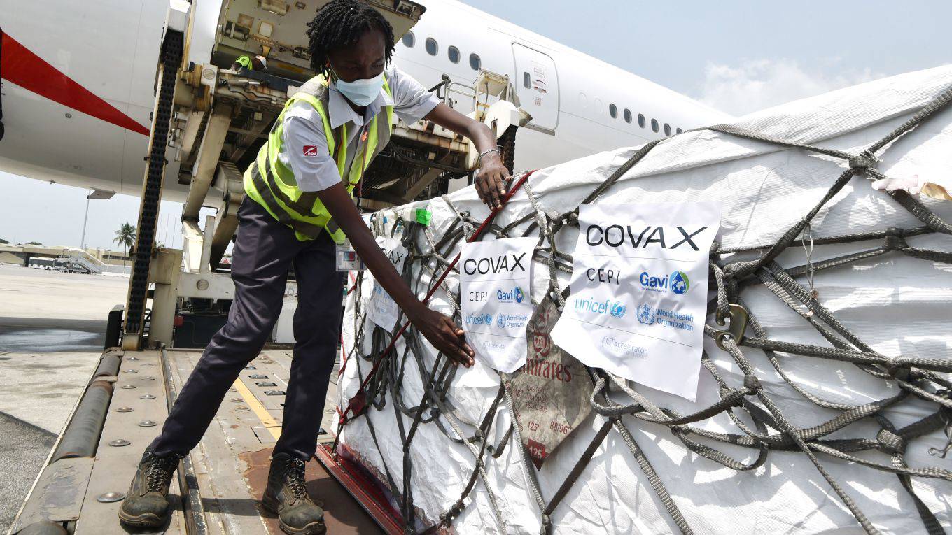 bildt86_SIA KAMBOUAFP via Getty Images_covax delivery