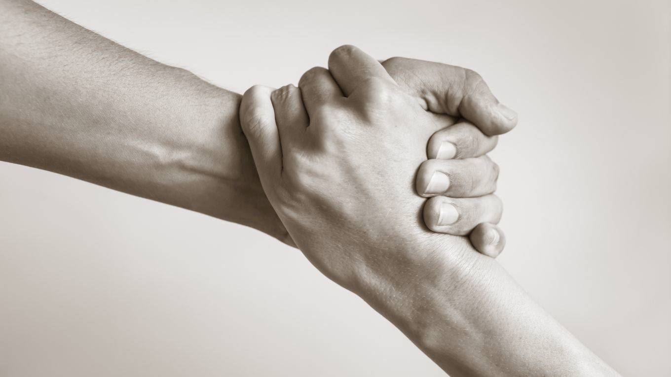 singer189_kieferpix_getty images_helping hand