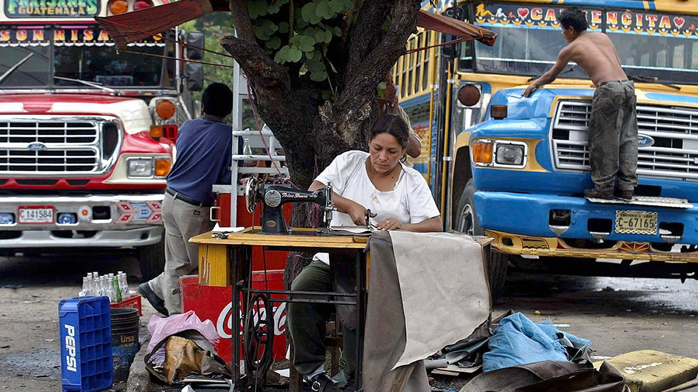 parrado2_ ORLANDO SIERRAAFP via Getty Images_informal economy