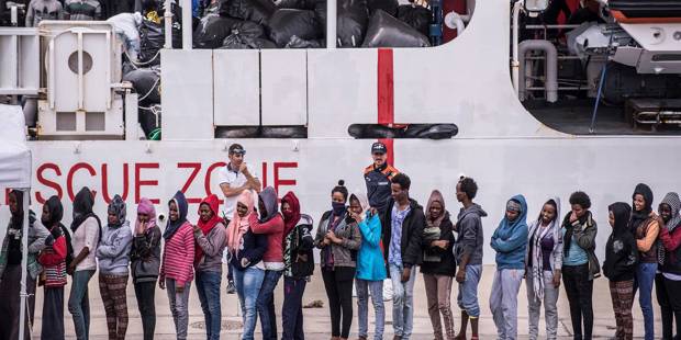 Migrants disembark the Italy's coastguard ship Diciotti at the port of Catania