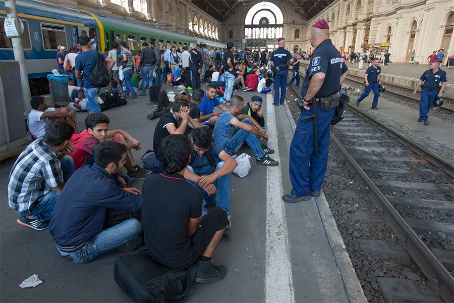 refugees hungary train station