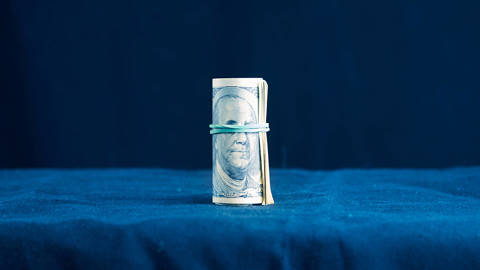 galbraith40_GettyImages_dollar_franklin_blindfold