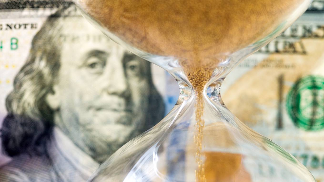 slaughter71_GettyImages_USmoneyhourglass