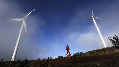 ruto1_TONY KARUMBAAFP via Getty Images_kenyarenewableenergy