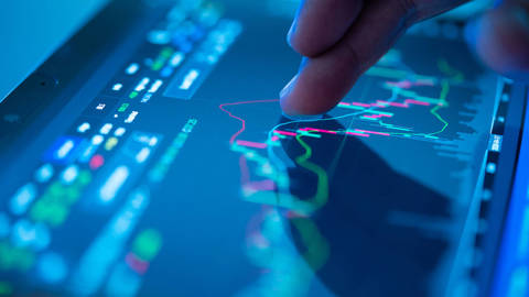 delong240_Witthaya PrasongsinGetty Images_financegraph