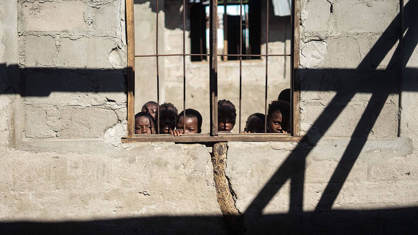 albright2_ZINYANGEAUNTONYAFPGettyImages_childrenbrokenwindowschool
