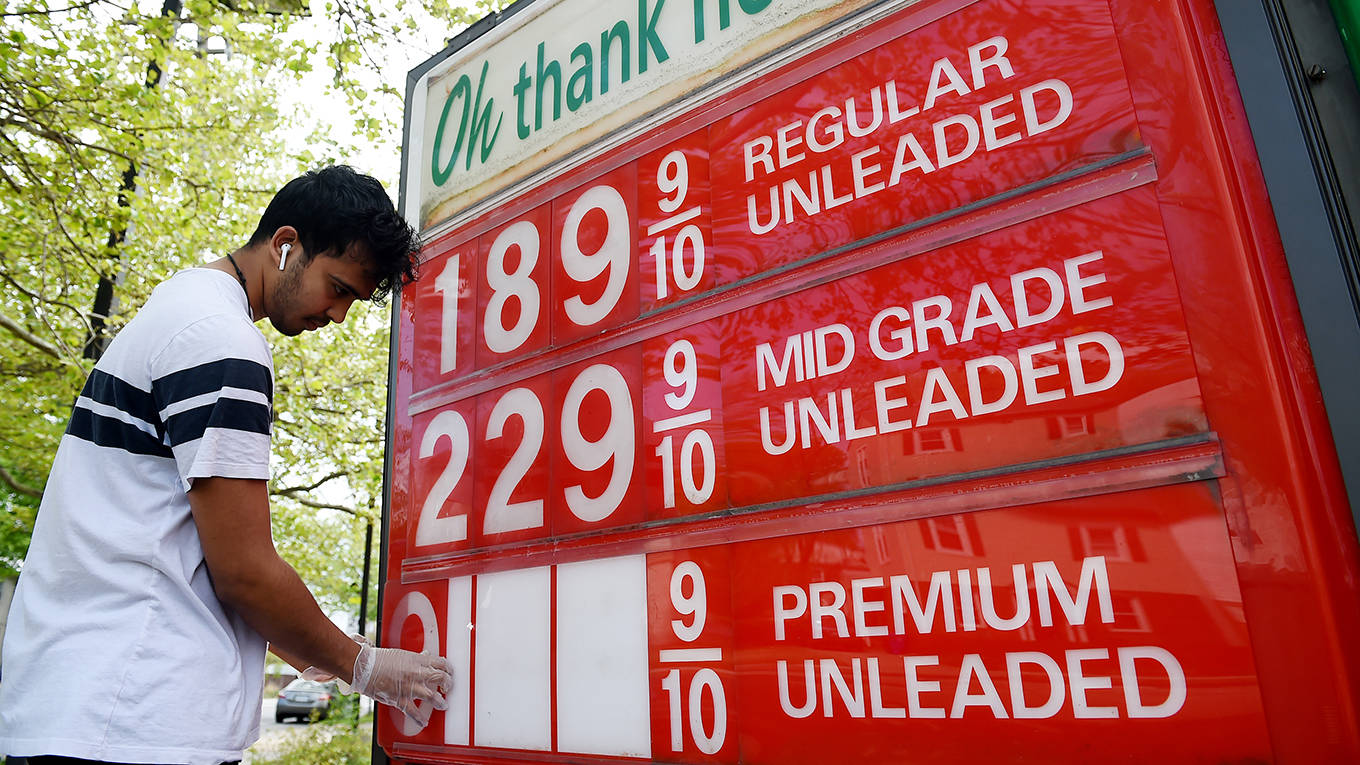 dervis101_OLIVIER DOULIERYAFP via Getty Images_USgastationprices