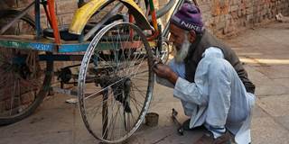 Engineer India rickshaw mechanic fix