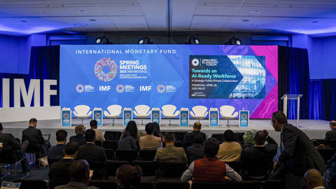 lachman4_Andrew ThomasMiddle East ImagesAFPGettyImages_imf_spring_meetings_chairs