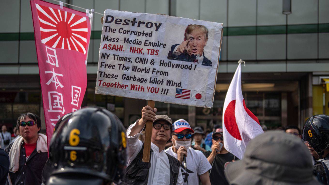 buruma172_Carl CourtGetty Images_trump supporters japan