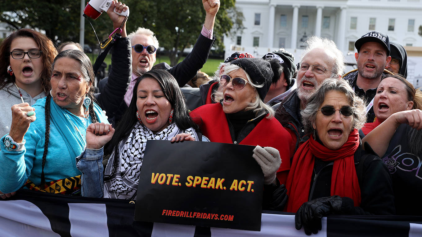 dervis96_Chip SomodevillaGetty Images_climateprotestwhitehouse