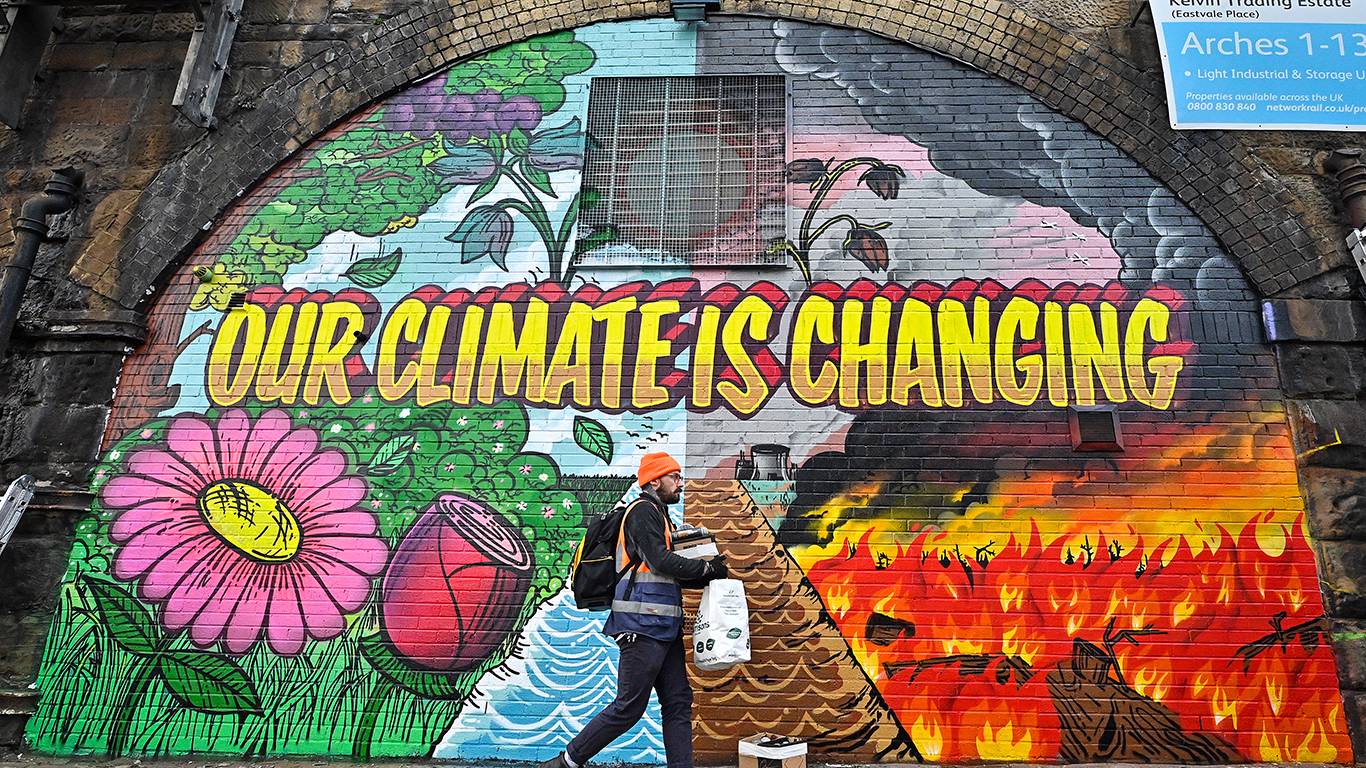 snower5_Jeff J MitchellGetty Images_climate failure