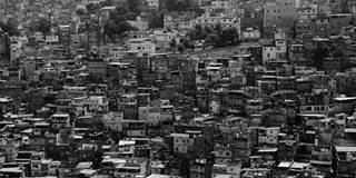 Large slum, poor living conditions.