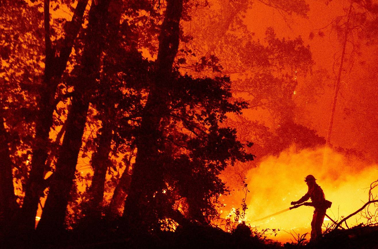 vthomas6_ JOSH EDELSONAFP via Getty Images_wildfire