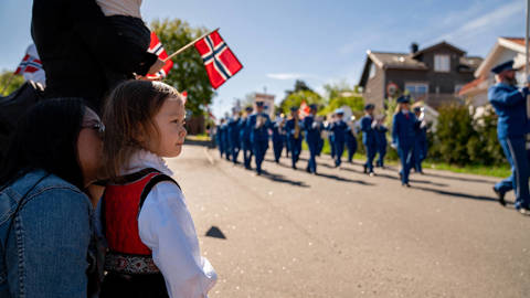 howe1_Morten Falch SortlandGettyImages_norway_child_flag
