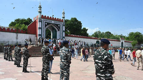 tharoor199_ Sonu MehtaHindustan Times via Getty Images_shahieidgah