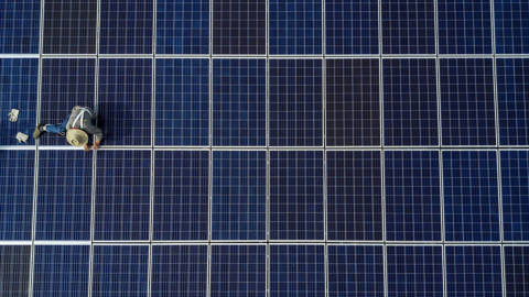 subramanian34_ Kevin FrayerGetty Images_china solar panels