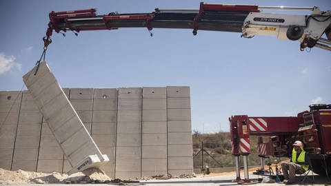 majamal1_Amir LevyGetty Images_israelpalestinewall