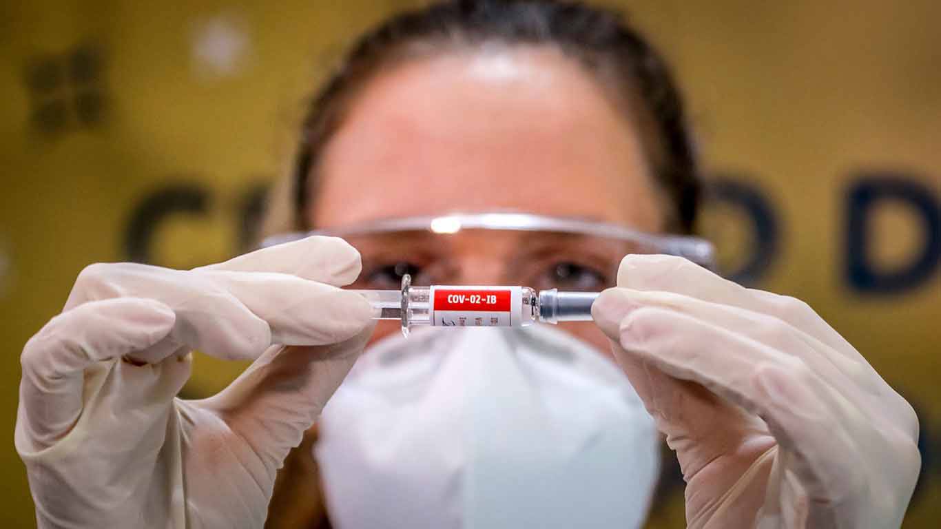 heffetz2_SILVIO AVILAAFP via Getty Images_vaccine trial