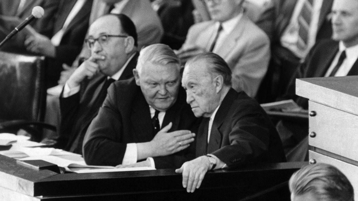 op_feld1_Kurt Rohwedderpicture alliance via Getty Images_erhard adenauer