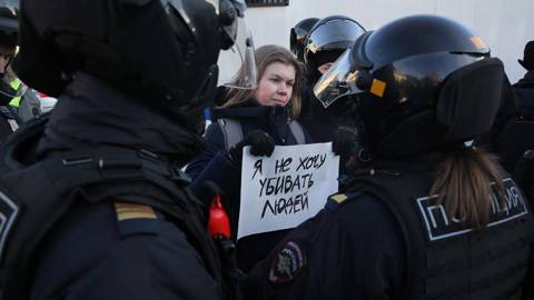 kolesnikov15_Konstantin ZavrazhinGetty Images_antiwar protest russia