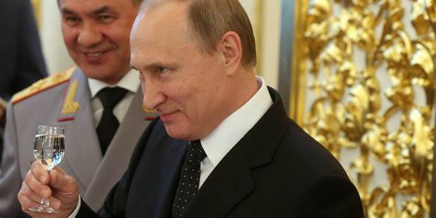 Vladimir Putin toasts glass of vodka_Mikhail Svetlov_Getty Images cropped