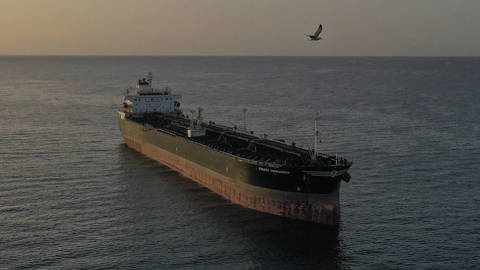 roach179_NurPhotoGettyImages_oil_tanker