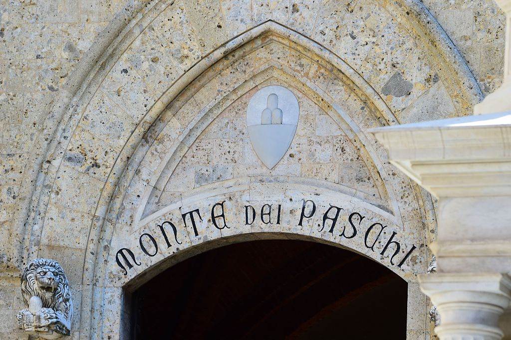 reichlin4_Giuseppe Cacace_AFP_Getty Images_Italy bank