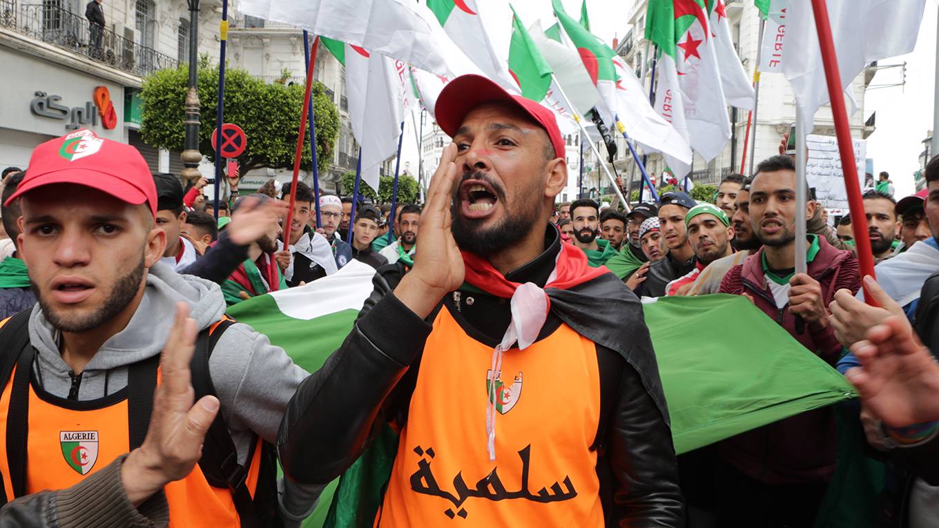 benami151_FaroukBaticheAnadoluAgencyGetty Images_algerianprotestmanyelling