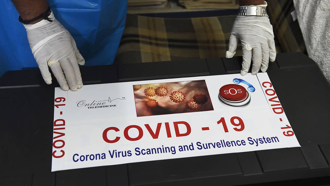 roe39_SAM PANTHAKYAFP via Getty Images_coronavirustestspostersign