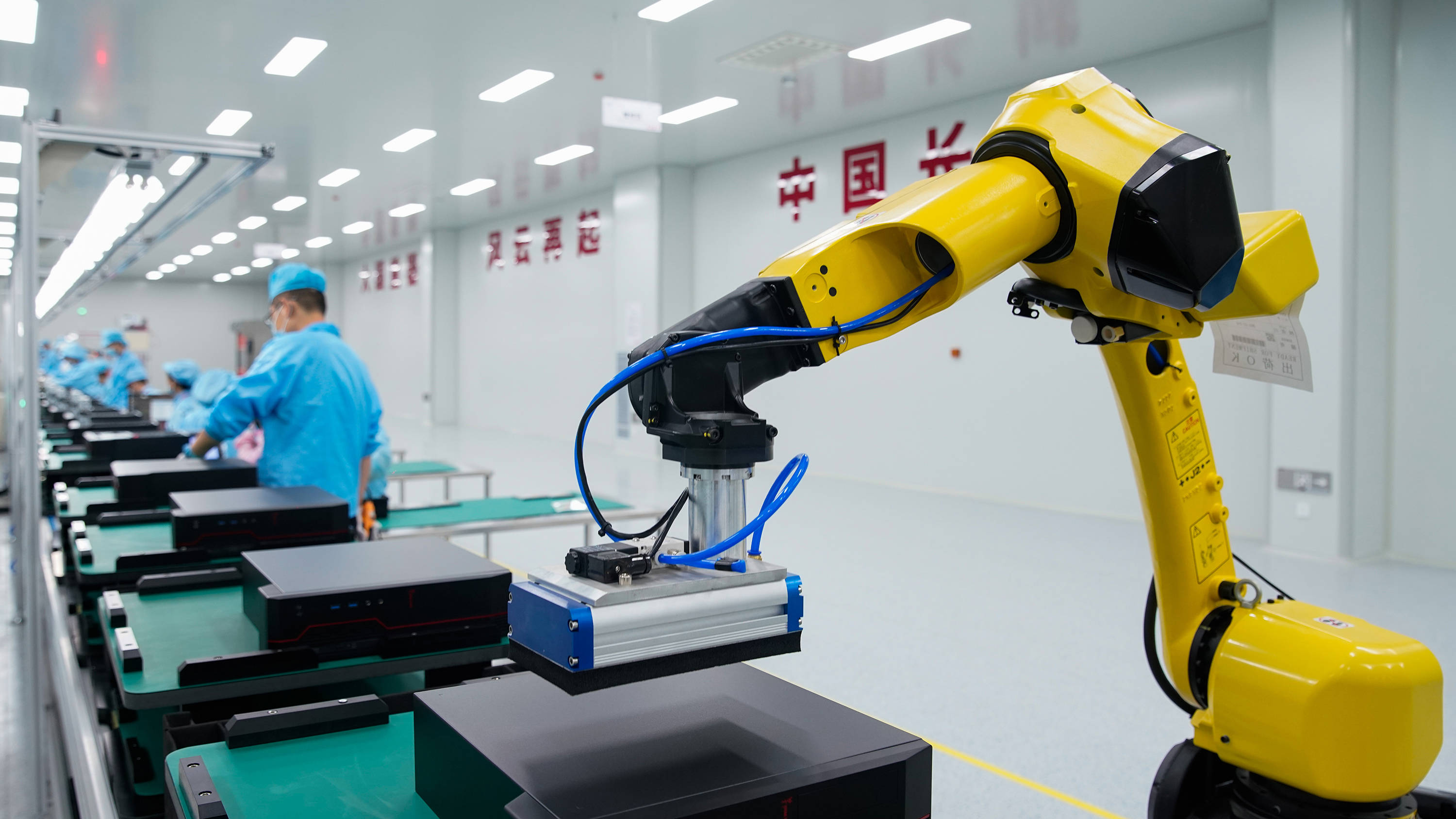 phelps30_Hu YuanjiaVCG via Getty Images_chinarobotworkertechnologymanufacturing