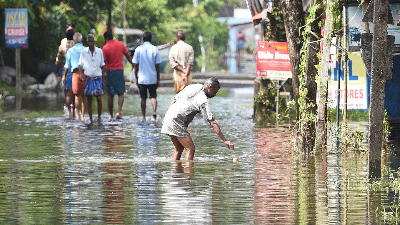 india kerala floods cleanup