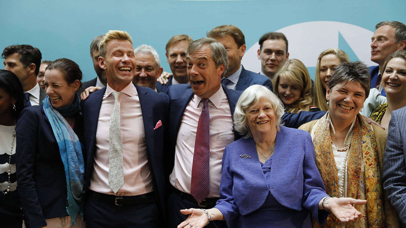 acemoglu7_TOLGAAKMENAFPGettyImages_faragecelebratingEUelection