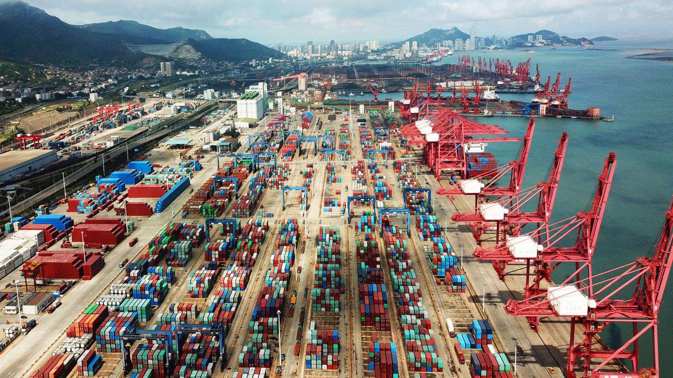 roubini148_STR_AFP via Getty Images_china shipping