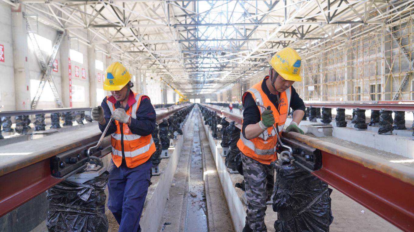 roach106_Visual China Group via Getty Images_china railway