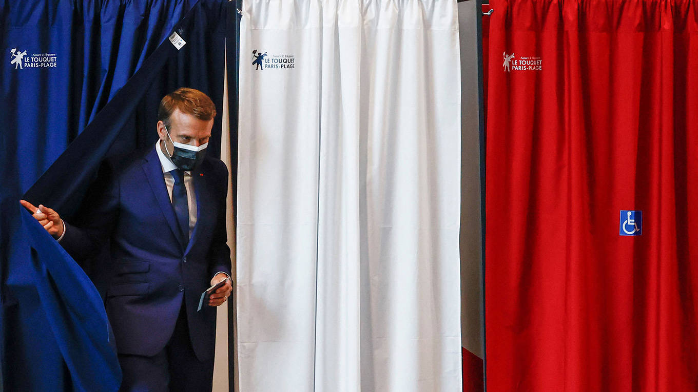 drochon11_CHRISTIAN HARTMANNPOOLAFP via Getty Images_macronelectionvote