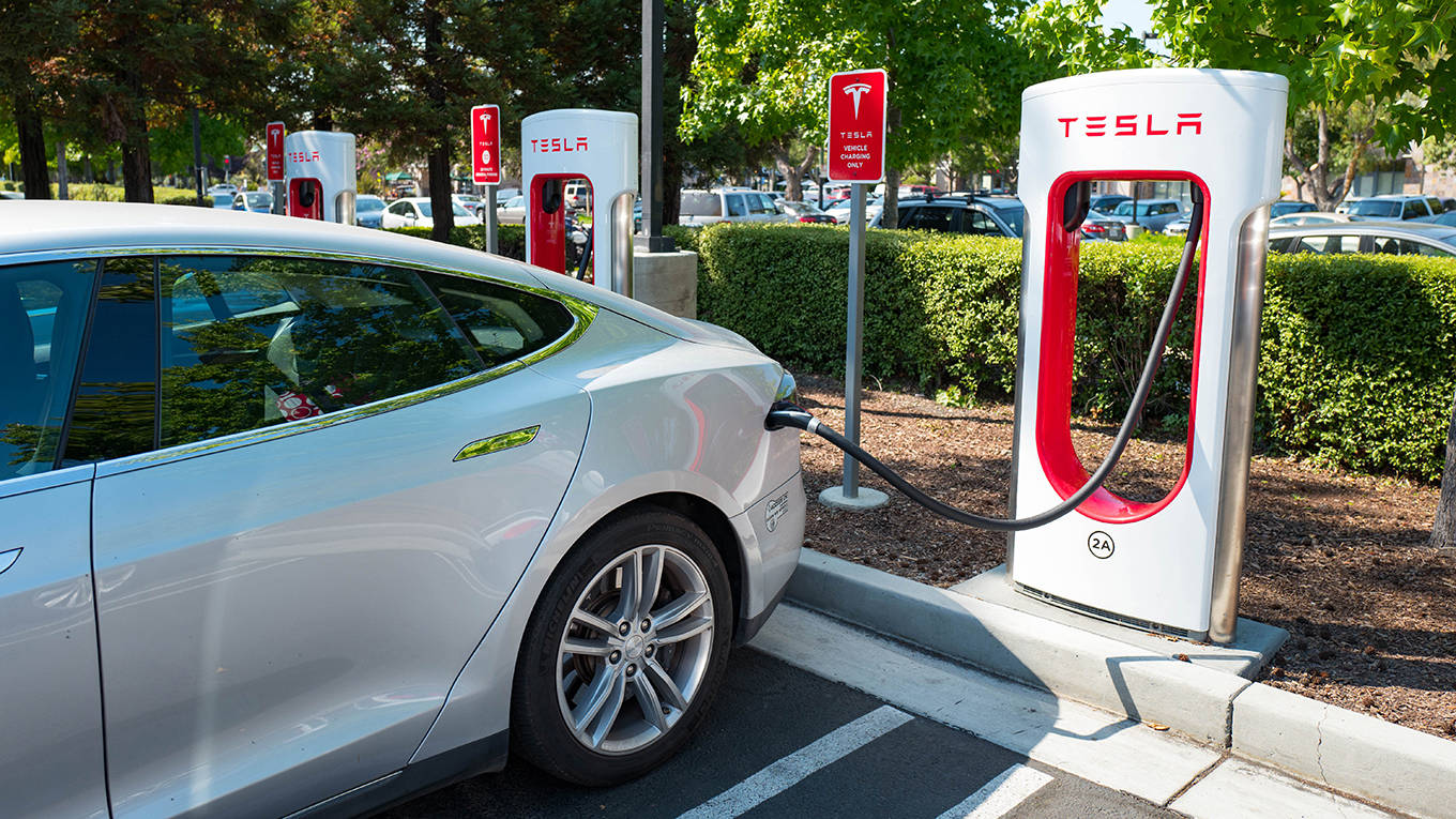 pisaniferry125_Smith CollectionGadoGetty Images_teslacharging
